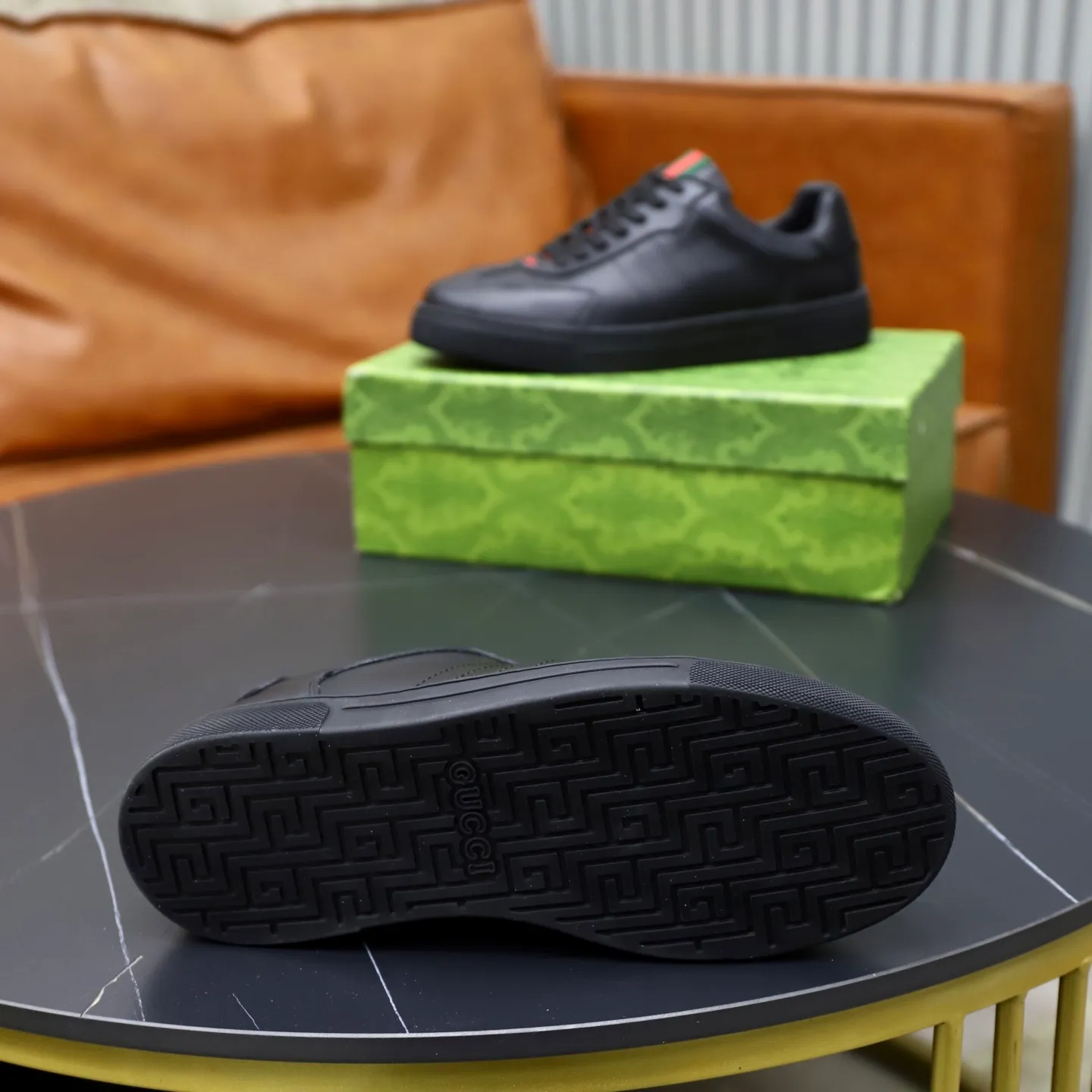 Ex-factory price: 400💰🙅‍♂️🙅‍♂️🙅‍♂️ Brand: Gucci GUCCi Standard code: 38-44 (45 customized) Grade: Same as the official website Material: Original leather splicing Comfortable and breathable sheepskin lining Original wear-resistant outsole Style category: Men's fashionable casual shoes Running sneakers Distinguished luxury brand elements Top luxury Color: actual picture color